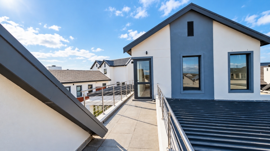4 Bedroom Property for Sale in Sitari Country Estate Western Cape